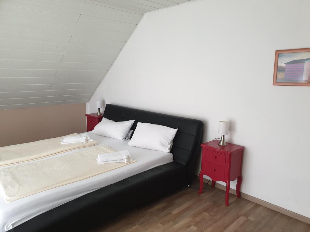 Lindner Ferienwohnungen Und Doppelzimmer Фихтельберг Экстерьер фото